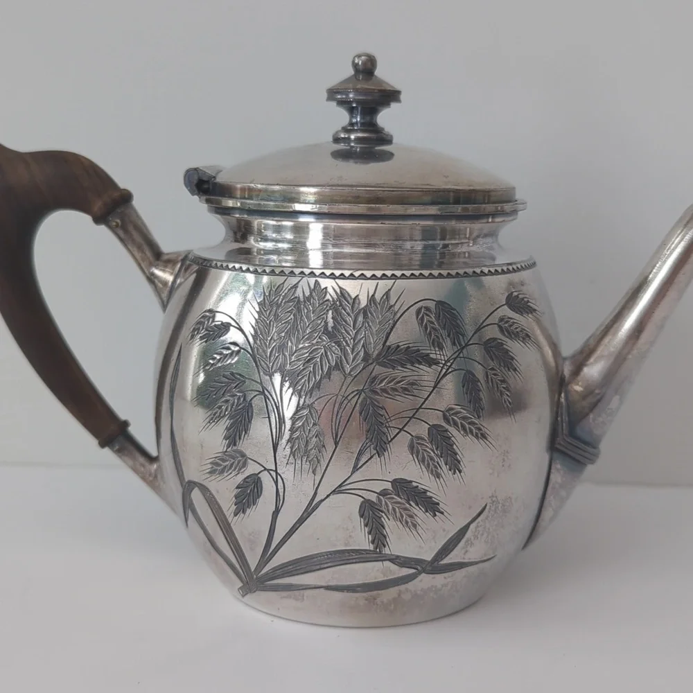 Meridien B. Company Quadruple Plate Lidded Tea Pot Wood Handle 1965 Vintage